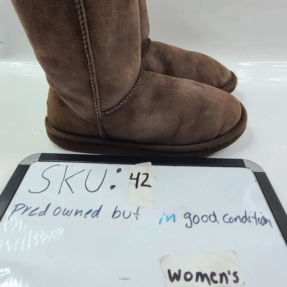 UGG Women's Chocolate‎ Brown Classic Short Suede Mid-Calf Winter Boots Size 7